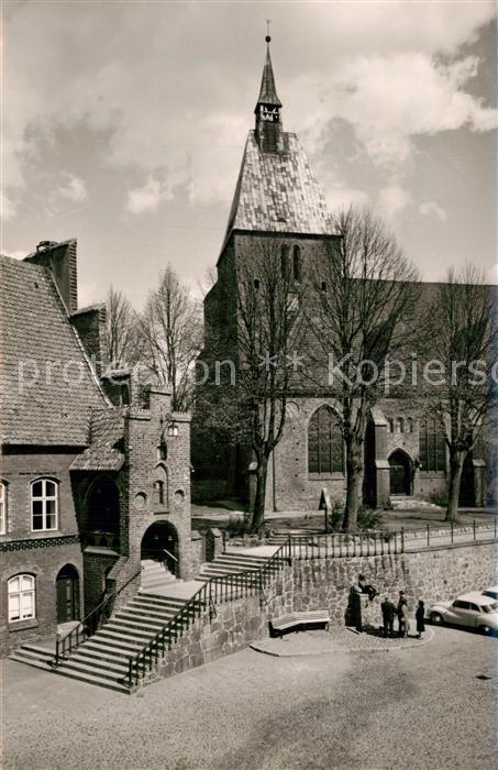 Moelln Lauenburg St Nicolai Kirche mit Rathaustreppe und
