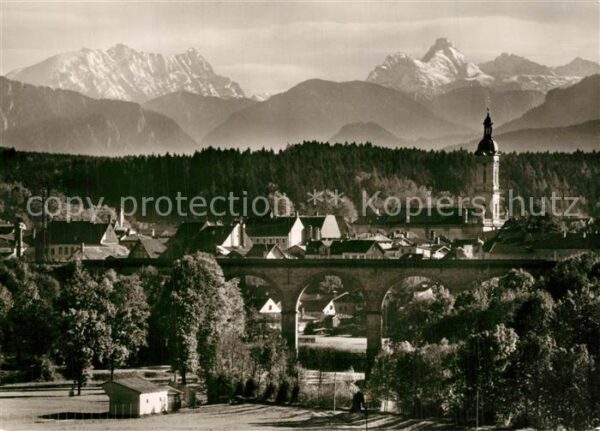 Traunstein Oberbayern Ortsansicht mit Kirche Brücke Alpen