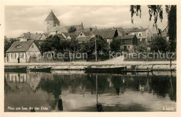 Plau See Partie an der Elde Teilansicht mit Kirc