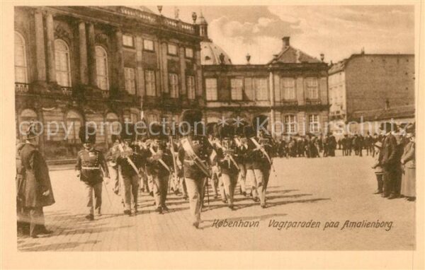 Kobenhavn Vagtparaden paa Amalienborg
