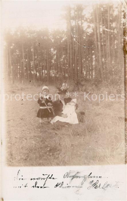 Potsdam Mutter mit ihren Kindern am Waldrand