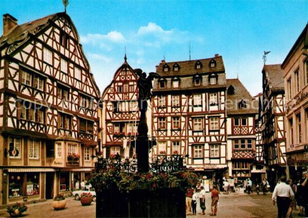 Bernkastel-Kues Markt St Michael Brunnen Altstadt Fachw