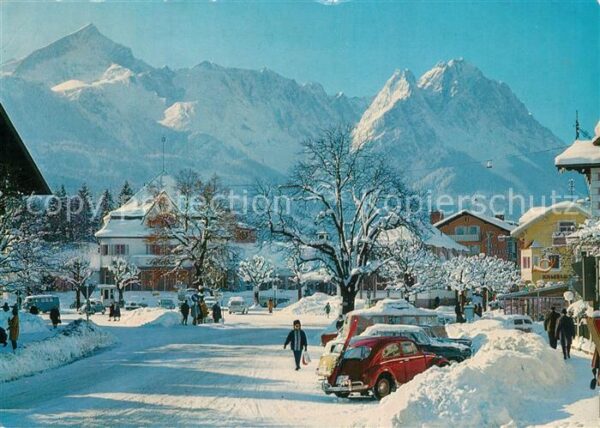 Garmisch-Partenkirchen Marktplatz gegen Zugspitzgruppe Wetters