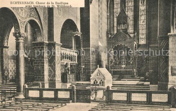 Echternach Choeur de la Basilique avec tombeau de