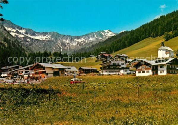 Baad Mittelberg Kleinwalsertal Teilansicht mit Kirche Hochstarzl Allgä