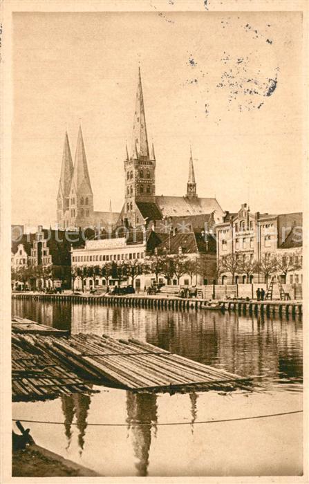Luebeck Partie an der Obertrave mit Petrikirche