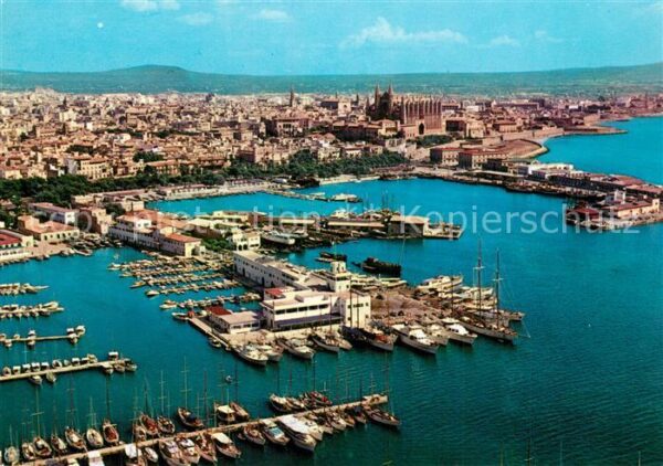 Palma de Mallorca Vista parcial del puerto Club Nautico v