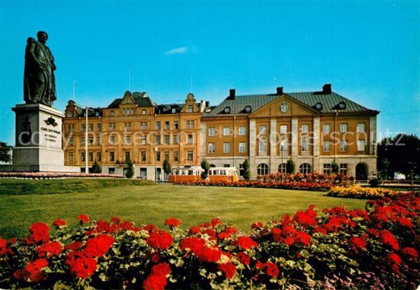 Norrkoeping Karl Johans park Denkmal Statue Hotel