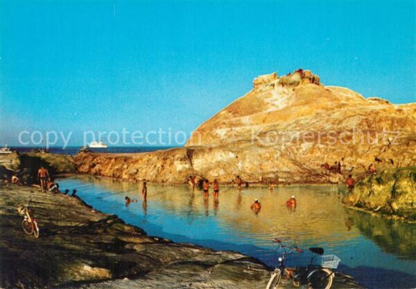 Vulcano Il laghetto con fanghi ed acque sulfure