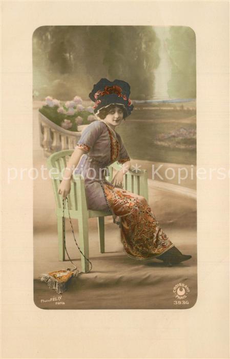 Foto Croissant Paris Nr. 3936 Frau Hutmode