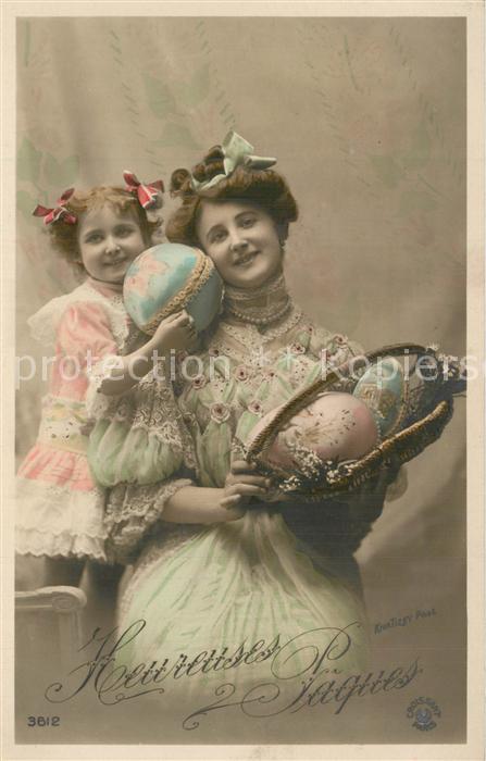 Foto Croissant Paris Nr. 3612 Ostern Mutter mit Tochter Ostereie