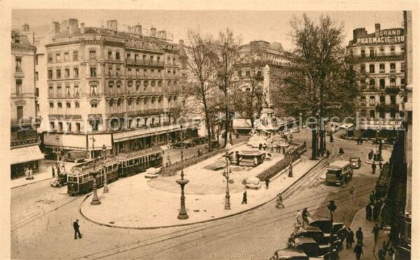 Strassenbahn Lyon Place de la Republique Monument Ca