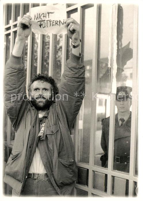 Politik Berlin Honecker Amtssitz Demostrant Sta