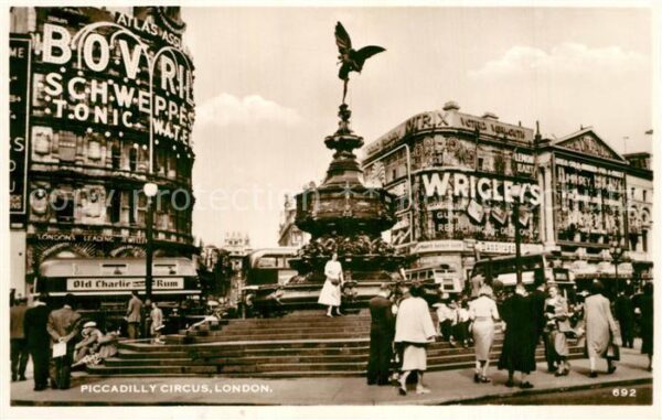 London Piccadilly Circus Fountain