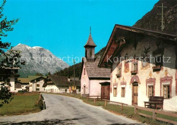 Leutasch Gasse Kapelle Blick gegen Hohe Munde Mi