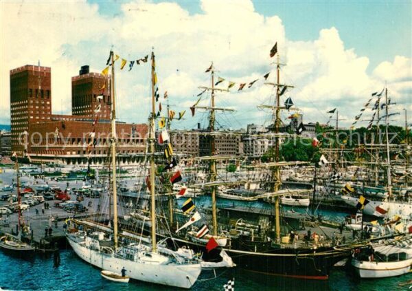 Oslo Norwegen Havna med Radhuset Hafen Segelschiffe R