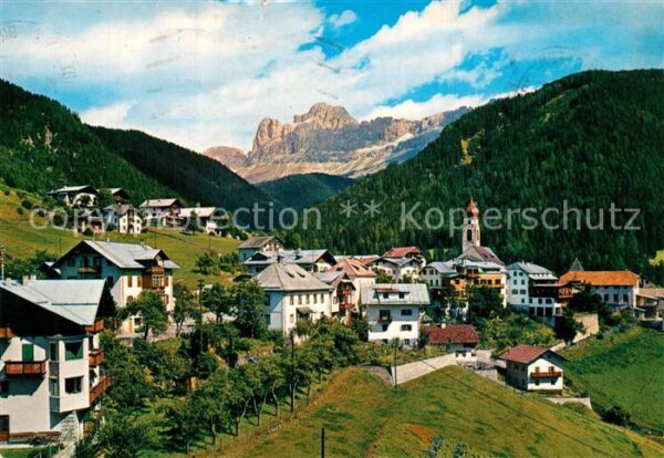 Welschnofen Suedtirol Ortsansicht mit Kirche Blick zum Roseng