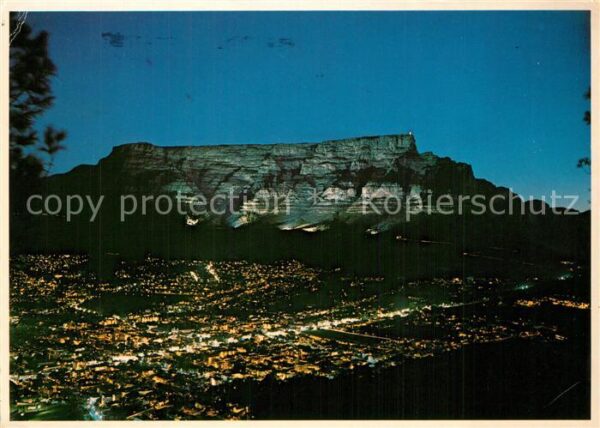 Cape Town Kaapstad Kapstadt mit Tafelbergen Nachtaufnahme