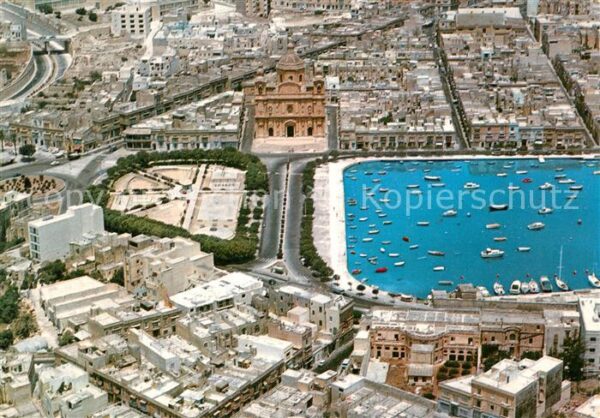 Malta St Joseph Parish Church avec Yacht Mari