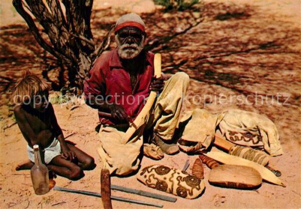 Australien Aboriginal bei der handwerklichen Arbei
