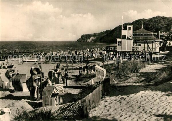 Goehren Ruegen Strand mit Brückenhaus