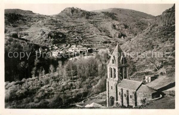 Saint-Julien-des-Chazes La Chapelle et la Vallee de l'Allier