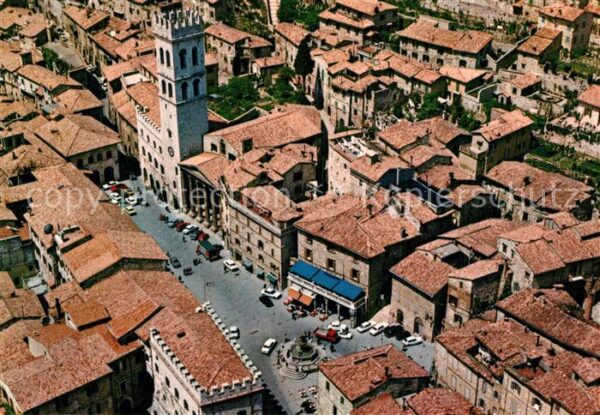 Assisi Umbria Veduta aerea Piazza del Comune con la T