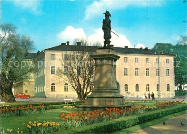 Turku Denkmal Peter Brahes mit ehem Akademieg