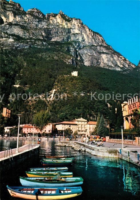 Riva del Garda Il porticciolo sullo sfondo il bastione