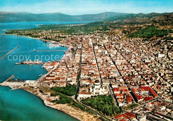 Patras Fliegeraufnahme mit Hafen
