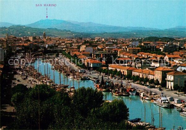 Rimini Porto Canale sullo sfondo S. Marino