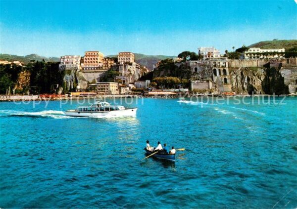 Sorrento Campania gli alberghi visti dal mare
