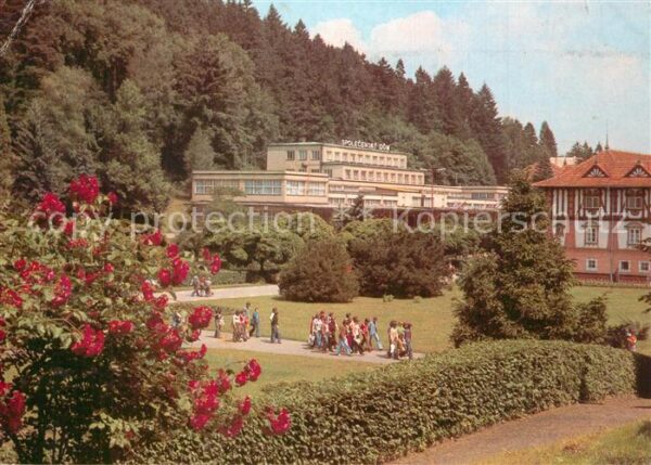 Luhacovice Lazenky park v pozadi Spolecensky a Jur