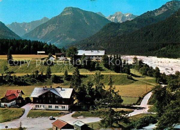 Vorderriss mit Karwendel und Elternhaus des Heimat