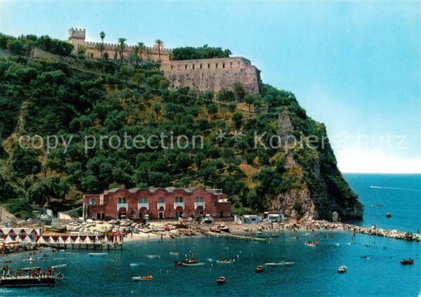 Vico Equense Il Castello Angioino de la spiaggia