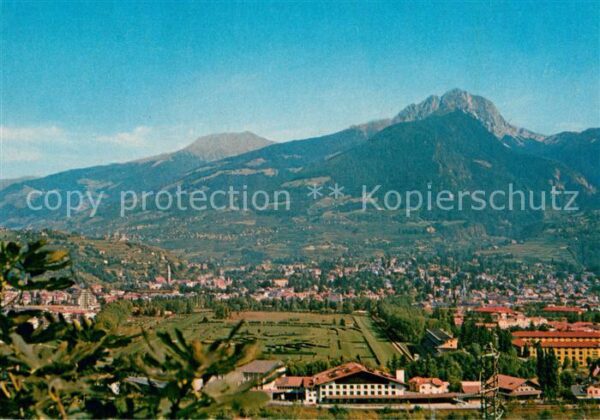 Merano Meran Panorama mit Reitbahn
