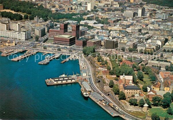 Oslo Norwegen Flygfoto med Radhuset og Akershus festn