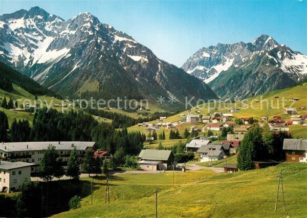 Hirschegg Kleinwalsertal Vorarlberg mit Elferkogel Zwölferkogel und Widders