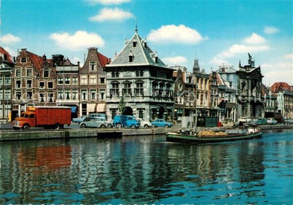 Haarlem Spaarne met Waag Kanal Frachtkahn