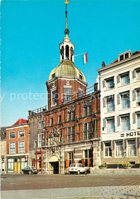 Dordrecht Wijnstraat met Groothooftpoort