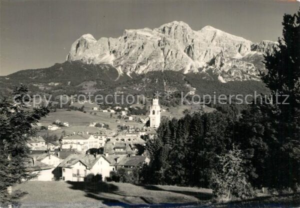 Cortina d Ampezzo Panorama mit Le Tofane Dolomiten