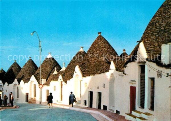 Alberobello Piazza d_Annunzio Trulli