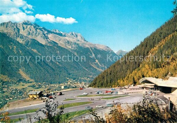 Chamonix Vue generale et entree du tunnel du Mon