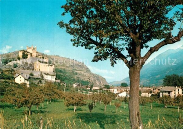 Saint Pierre Aosta Frutteti e sfondo Castello