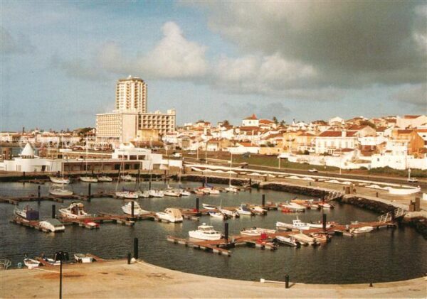 Ponta Delgada S Miguel Em primeiro plano a marina