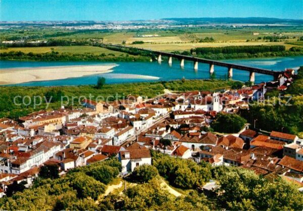 Santarem Portugal Pont sur le Tage et Quai