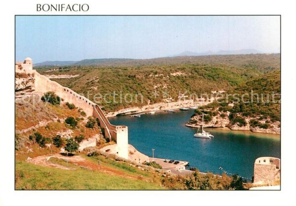 Bonifacio Corse du Sud Entree de la marine et les remparts