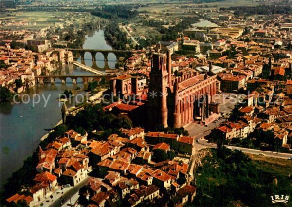 Albi Tarn La basilique Sainte Cecile et les ponts