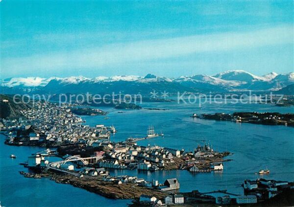 Alesund Fra Skarbovika mot Hjorundfjordfjellene
