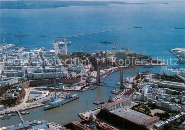 Brest 29 Vue generale aerienne sur la Penfeld et